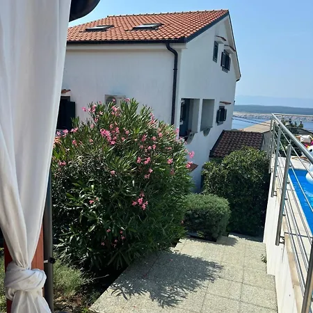 House Rigo With Private Pool, Jacuzzi And Sauna Crikvenica