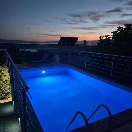 House Rigo With Private Pool, Jacuzzi And Sauna Сasa de vacaciones Crikvenica