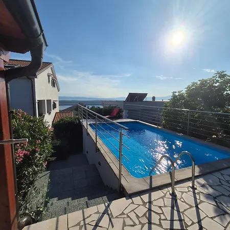 House Rigo With Private Pool, Jacuzzi And Sauna Crikvenica