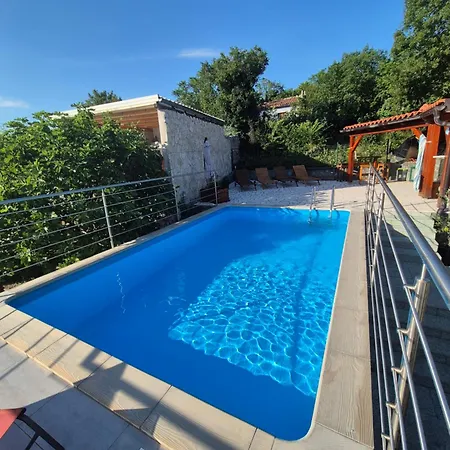 House Rigo With Private Pool, Jacuzzi And Sauna Сasa de vacaciones Crikvenica